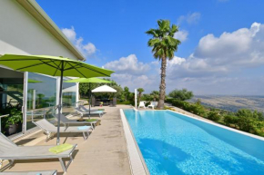 Villa Nausica, Padel, pool, view on the sea, wifi free perfect for big group